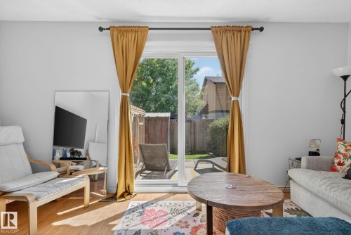 132 Woodstock, Edmonton, AB 