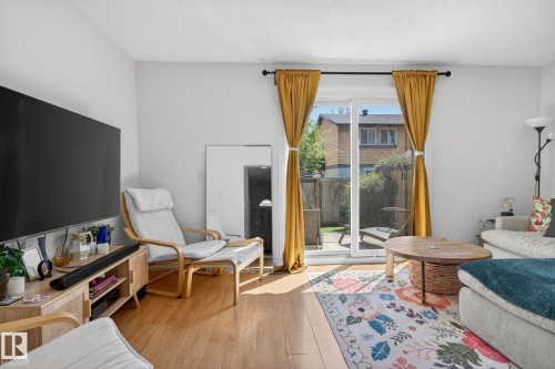 132 Woodstock, Edmonton, AB 