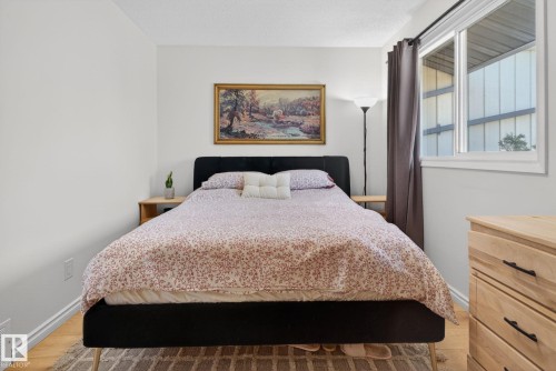 132 Woodstock, Edmonton, AB 