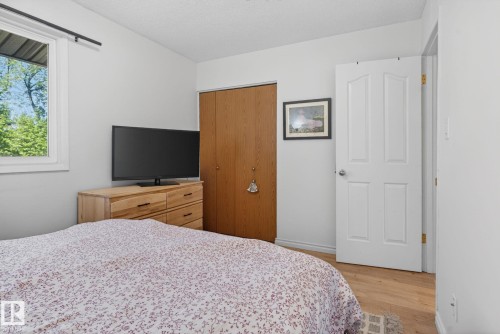 132 Woodstock, Edmonton, AB 