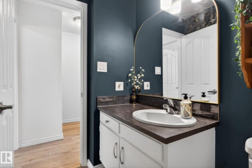 132 Woodstock, Edmonton, AB 