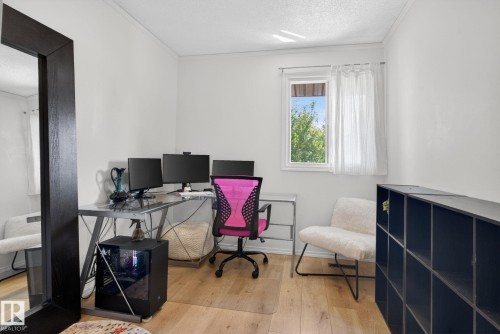 132 Woodstock, Edmonton, AB 