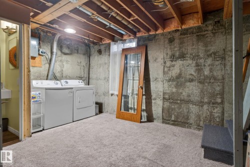132 Woodstock, Edmonton, AB 