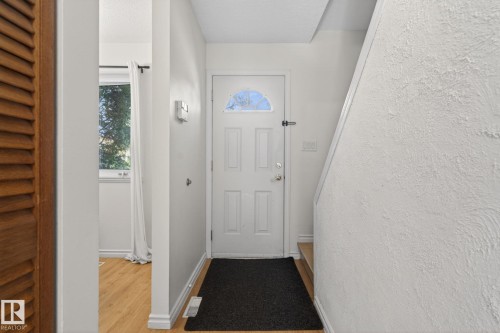 132 Woodstock, Edmonton, AB 