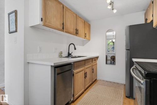 132 Woodstock, Edmonton, AB 