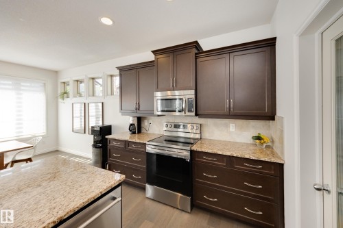 835 Armitage Wynd, Edmonton, AB - Indoor Photo Showing Kitchen