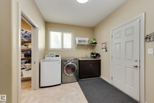 835 Armitage Wynd, Edmonton, AB - Indoor Photo Showing Laundry Room