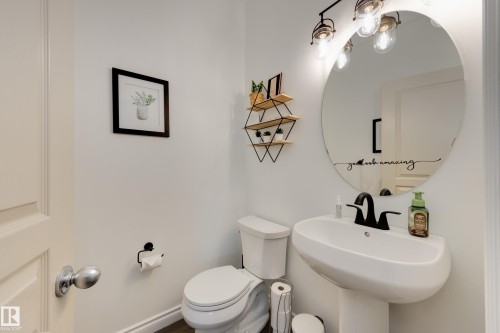 835 Armitage Wynd, Edmonton, AB - Indoor Photo Showing Bathroom