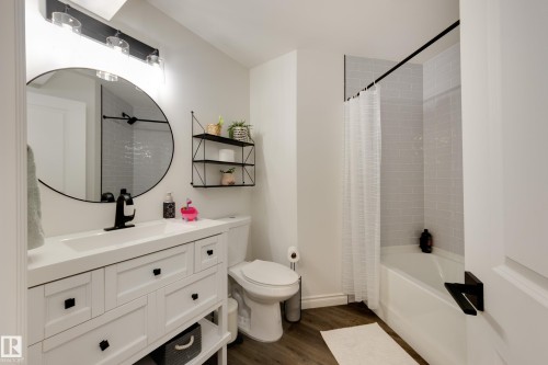 835 Armitage Wynd, Edmonton, AB - Indoor Photo Showing Bathroom