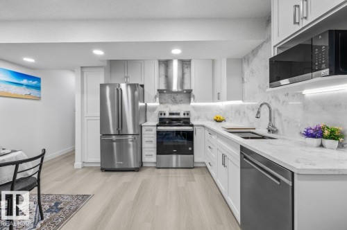 9307 221 Street, Edmonton, AB 