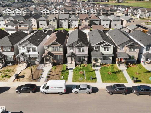 Row of contemporary residences featuring varied exterior finishes and front landscaping - 1224 14 Avenue Nw, Edmonton, AB -  With Facade