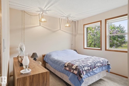 1307 Twp Road 510, Rural Parkland County, AB - Indoor Photo Showing Bedroom