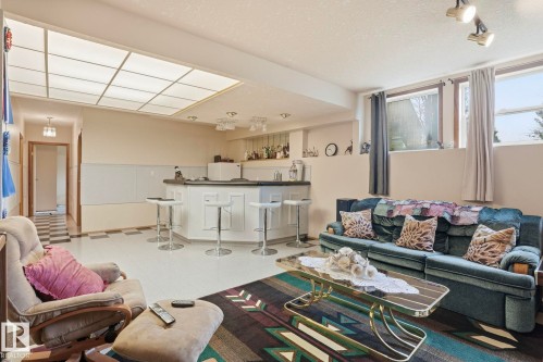 1307 Twp Road 510, Rural Parkland County, AB - Indoor Photo Showing Living Room