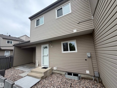 1618 Lakewood Road W  Edmonton, AB T6K 3H4