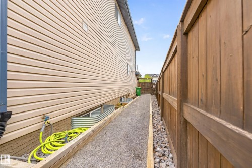 17 Carriere Crescent, Beaumont, AB 