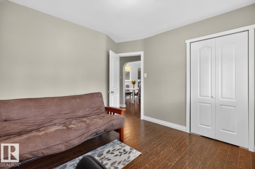 Warm wood-finish flooring complements neutral wall tones - 9815 68 Avenue, Edmonton, AB - Indoor