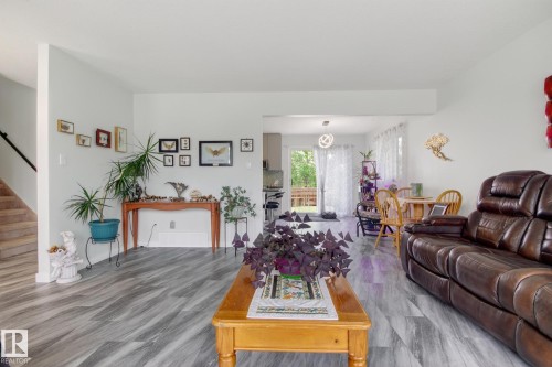 101 Hillside Place, Millet, AB - Indoor Photo Showing Living Room