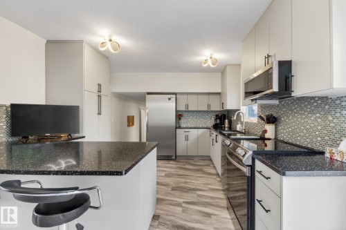 101 Hillside Place, Millet, AB - Indoor Photo Showing Kitchen