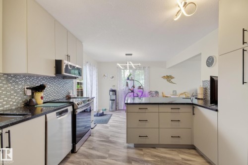 101 Hillside Place, Millet, AB - Indoor Photo Showing Kitchen With Upgraded Kitchen