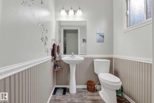 101 Hillside Place, Millet, AB - Indoor Photo Showing Bathroom