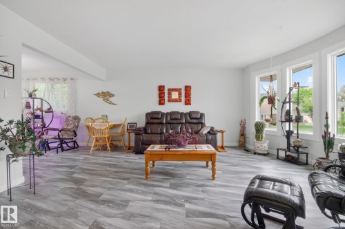 101 Hillside Place, Millet, AB - Indoor Photo Showing Living Room