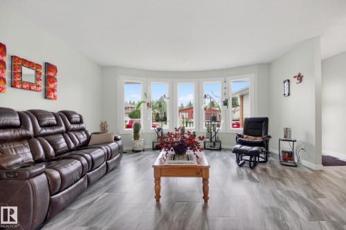 101 Hillside Place, Millet, AB - Indoor Photo Showing Living Room