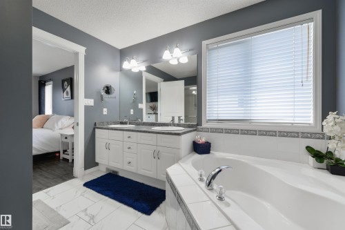 3 Harvard Bay, Spruce Grove, AB 