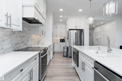 17830 62A Street, Edmonton, AB - Indoor Photo Showing Kitchen With Stainless Steel Kitchen With Upgraded Kitchen
