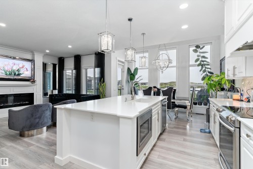 17830 62A Street, Edmonton, AB - Indoor Photo Showing Kitchen With Upgraded Kitchen
