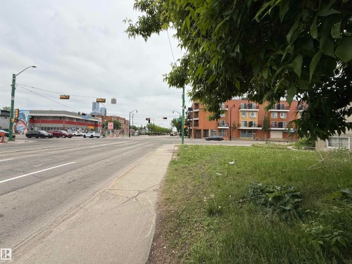 Image quality insufficient for description - 10737 95 Street, Edmonton, AB 