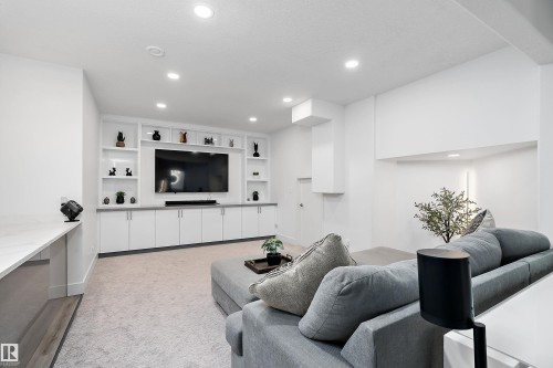 6411 Mann Court, Edmonton, AB 