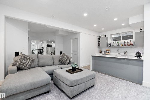 6411 Mann Court, Edmonton, AB 