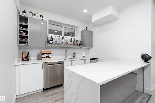 6411 Mann Court, Edmonton, AB 