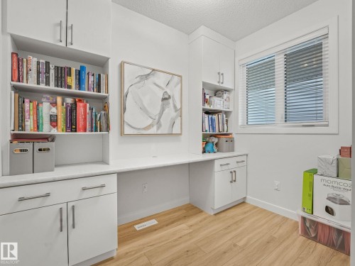 6404 176 Avenue, Edmonton, AB 