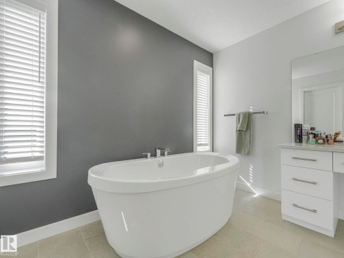 6404 176 Avenue, Edmonton, AB 