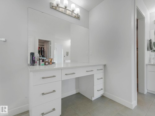 6404 176 Avenue, Edmonton, AB 