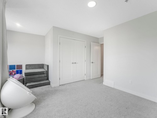 6404 176 Avenue, Edmonton, AB 
