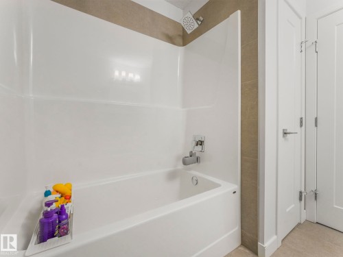 6404 176 Avenue, Edmonton, AB 