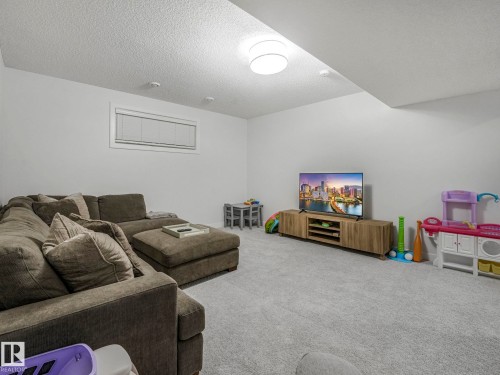 6404 176 Avenue, Edmonton, AB 