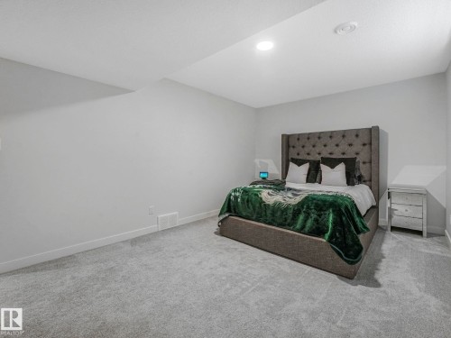 6404 176 Avenue, Edmonton, AB 