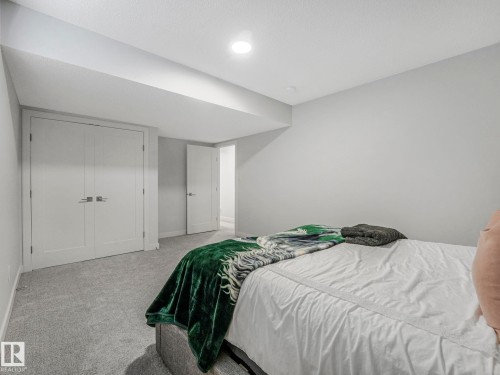6404 176 Avenue, Edmonton, AB 