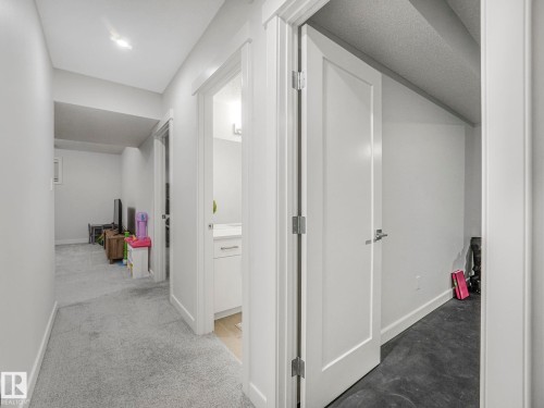 6404 176 Avenue, Edmonton, AB 