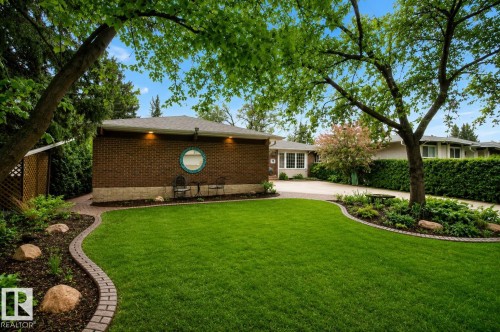 Expansive front lawn with brick-edged landscaping - 78 Goodridge Drive, St. Albert, AB 