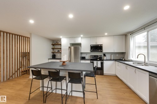 29 Chungo Drive, Devon, AB - Indoor Photo Showing Kitchen With Stainless Steel Kitchen With Double Sink With Upgraded Kitchen