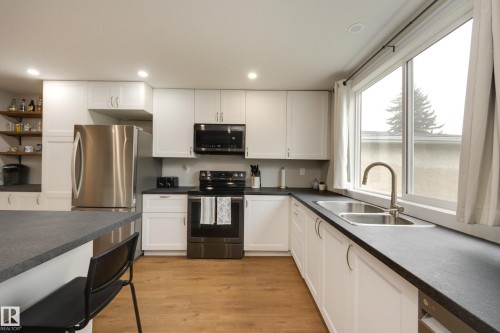 29 Chungo Drive, Devon, AB - Indoor Photo Showing Kitchen With Stainless Steel Kitchen With Double Sink
