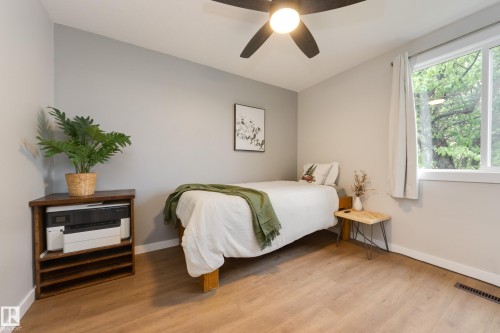 29 Chungo Drive, Devon, AB - Indoor Photo Showing Bedroom