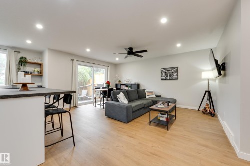 29 Chungo Drive, Devon, AB - Indoor Photo Showing Living Room