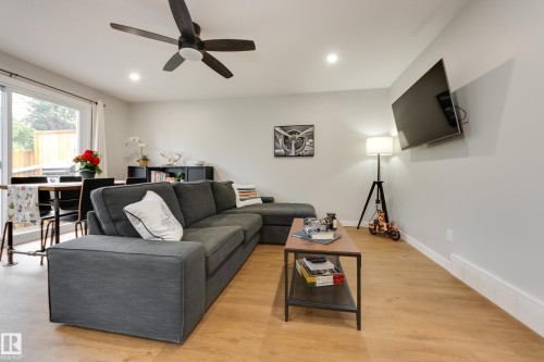 29 Chungo Drive, Devon, AB - Indoor Photo Showing Living Room
