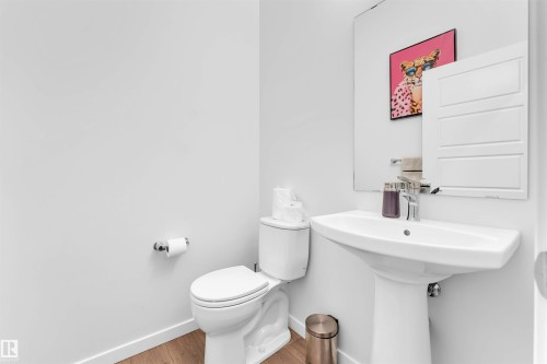 3607 6 Avenue, Edmonton, AB - Indoor Photo Showing Bathroom