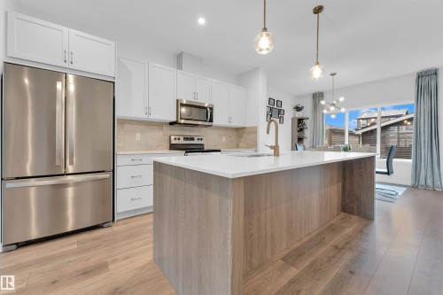3607 6 Avenue, Edmonton, AB - Indoor Photo Showing Kitchen With Upgraded Kitchen